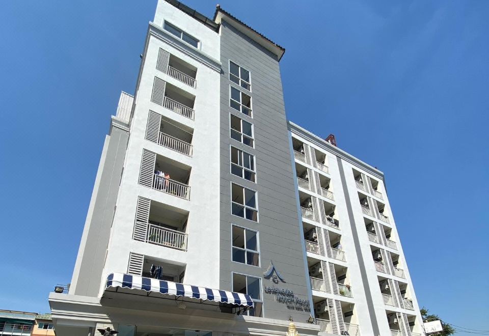 Leelawadee Modern Resort Huaykwang, Bangkok property photograph